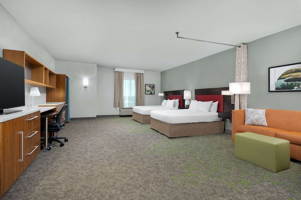 Studio, 2 Queen Beds with Sofa Bed, Accessible (Roll-in Shower)