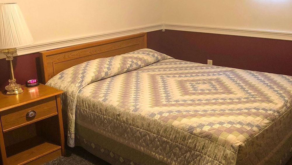 Room, 1 Queen Bed, Non Smoking, Private Bathroom