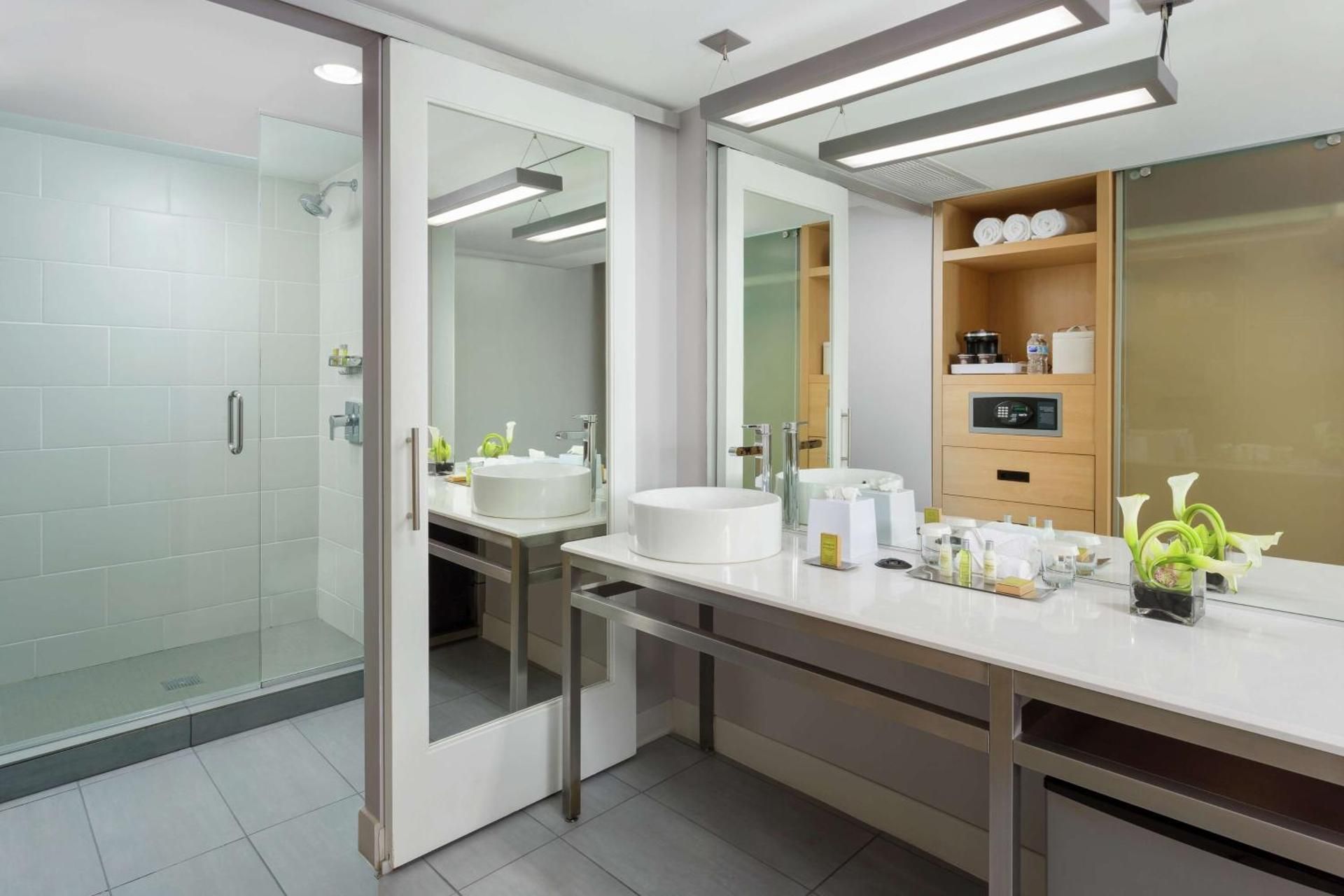 The Gates Hotel South Beach 1 King Bed 3