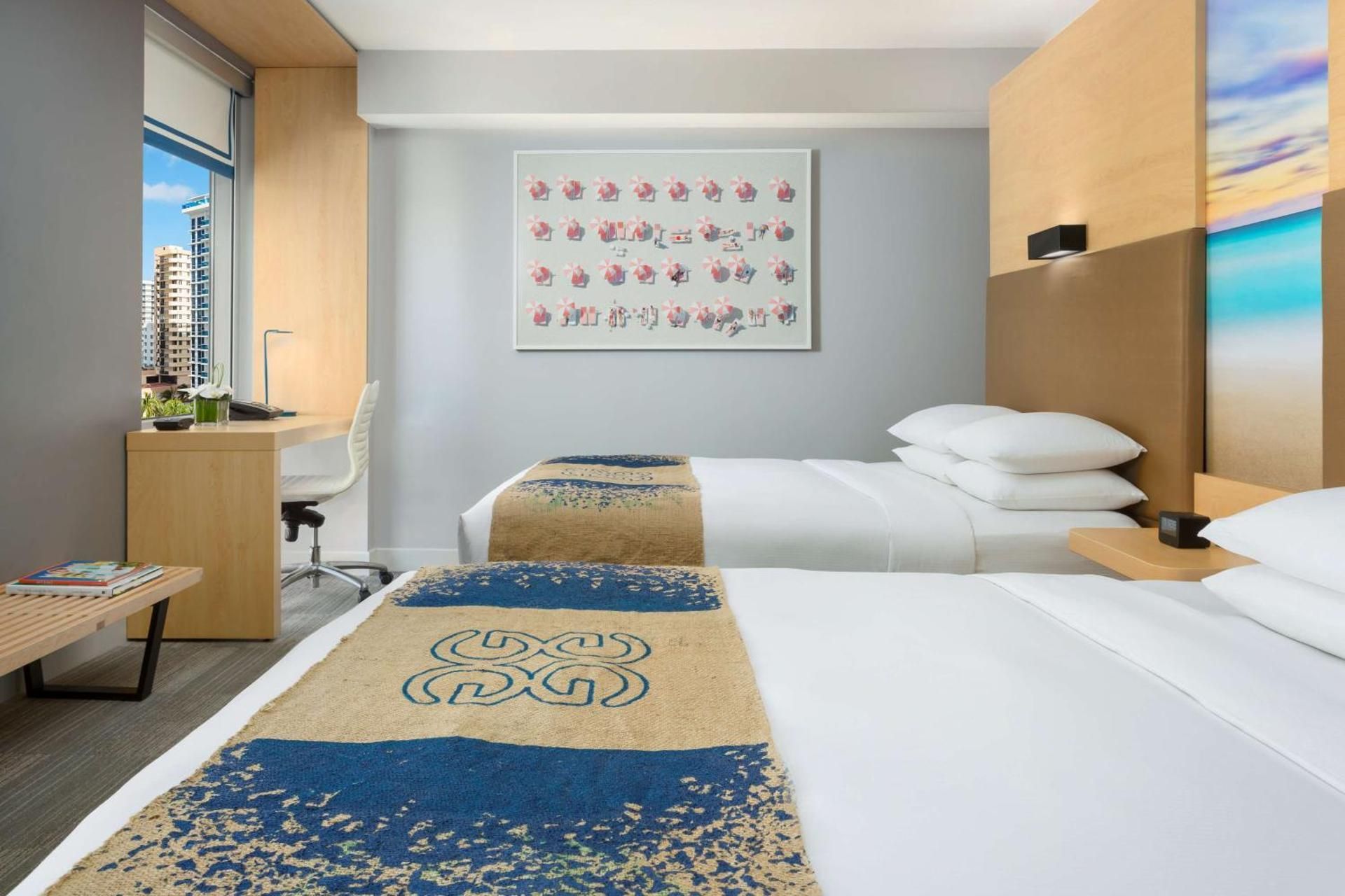 2 Queen Beds Pool View