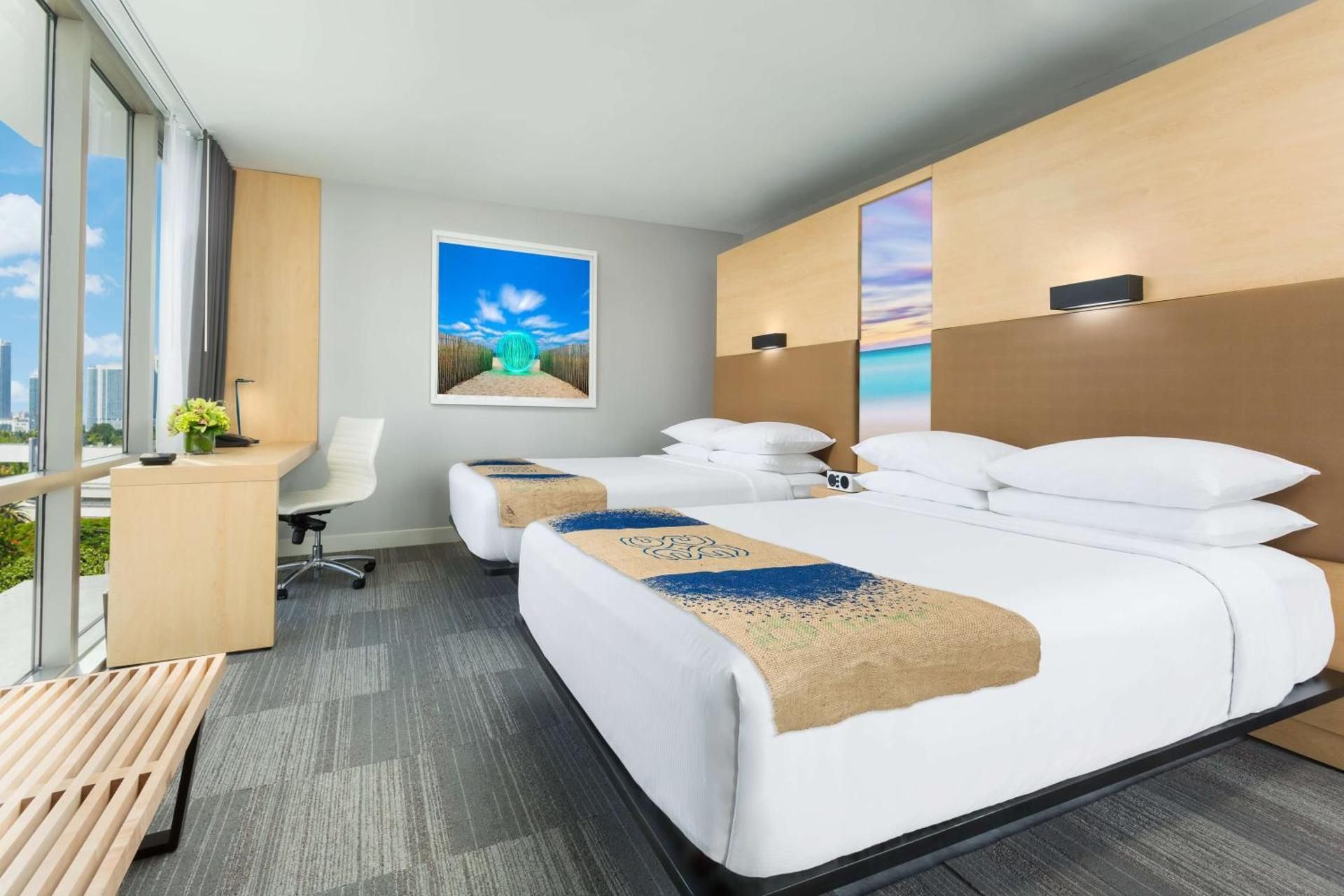 2 Queen Beds Pool View