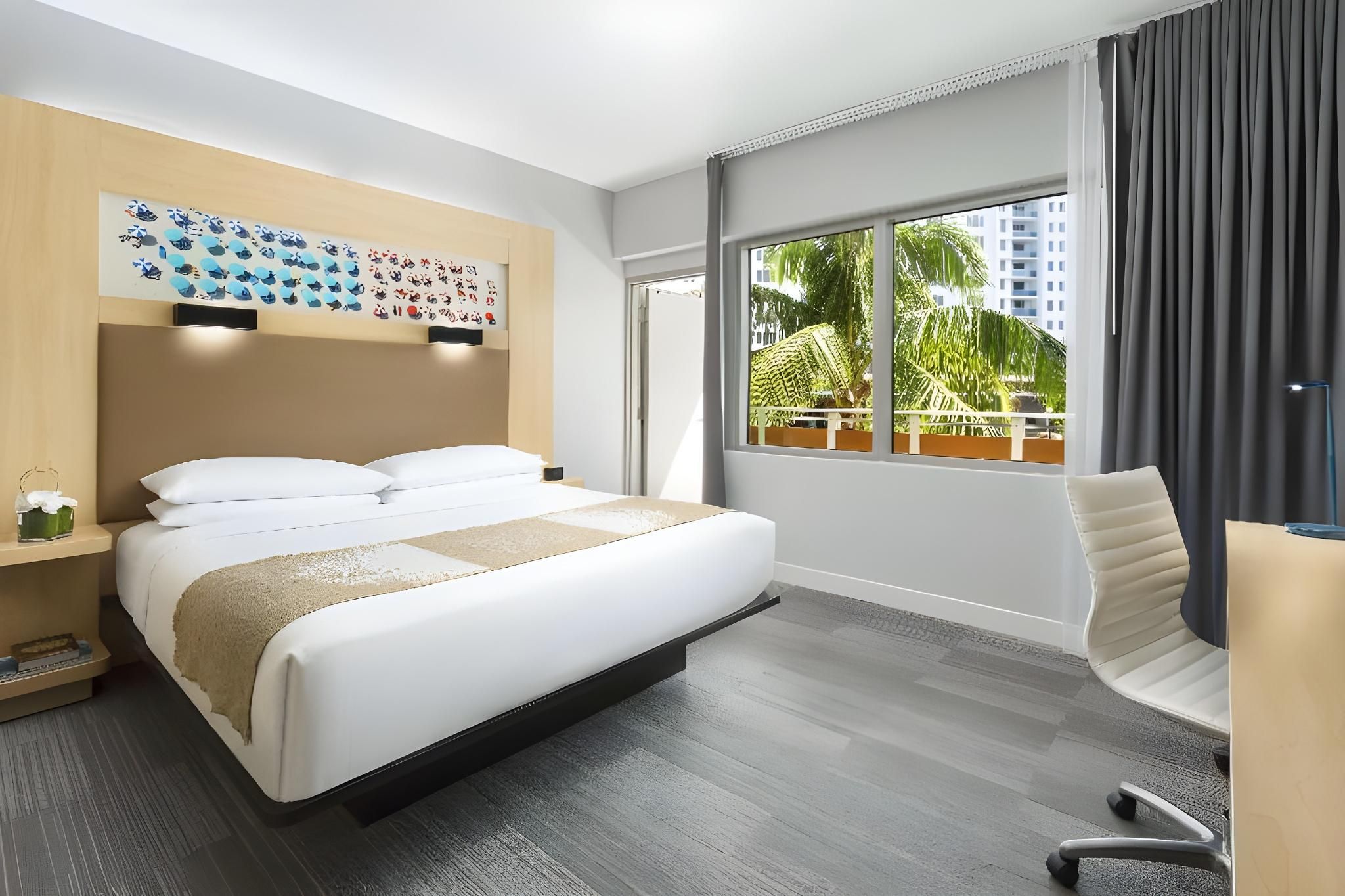 1 King Balcony Pool View