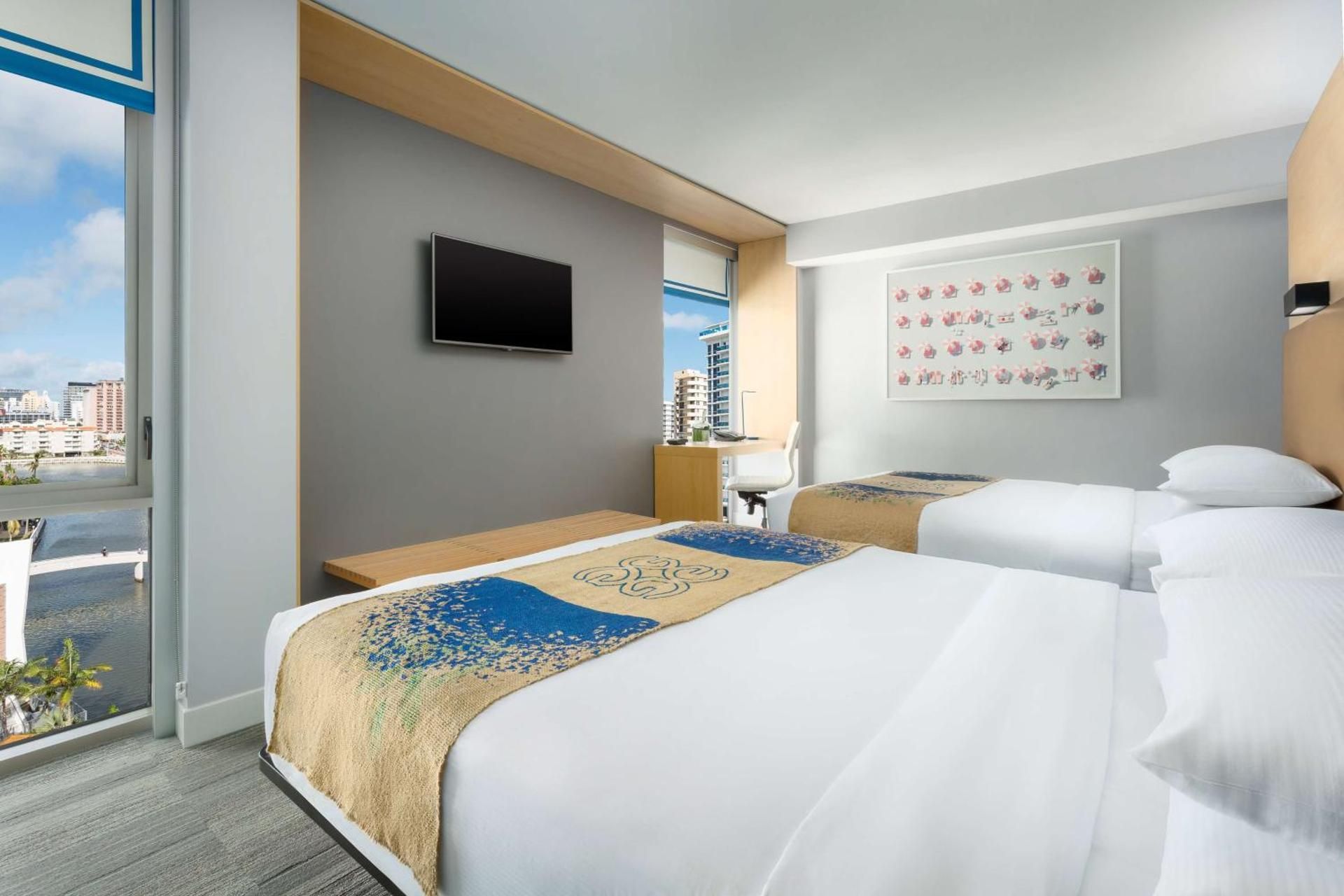 2 Queen Beds Pool View