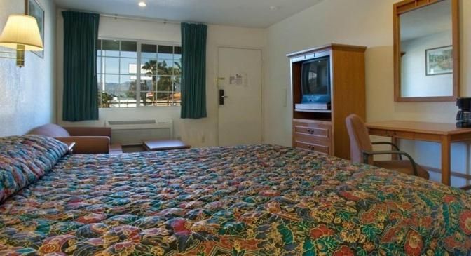 1 King Bed Nonsmoking