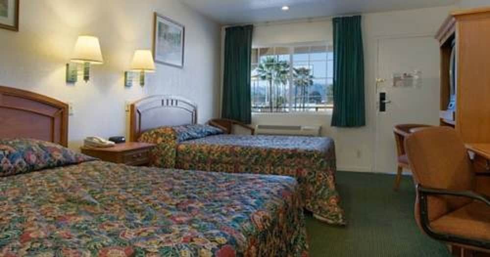 Orange Show Inn San Bernardino Standard Room, 2 Double Beds, Smoking 2