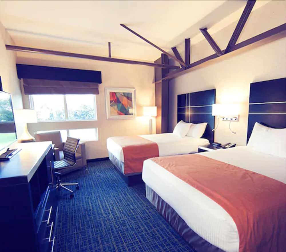 Warehouse Hotel Standard Room, 1 King Bed 3