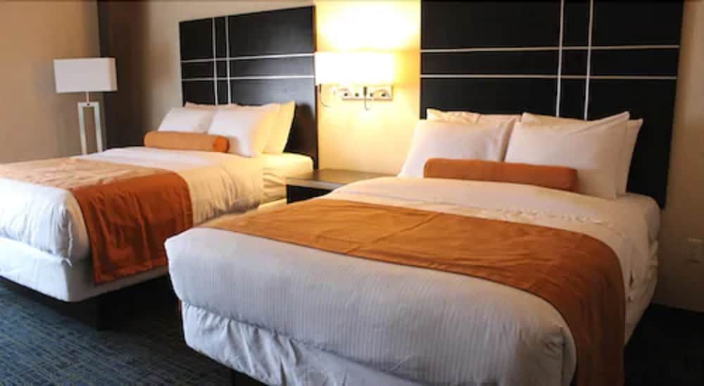 Warehouse Hotel Standard Room, 2 Queen Beds 2