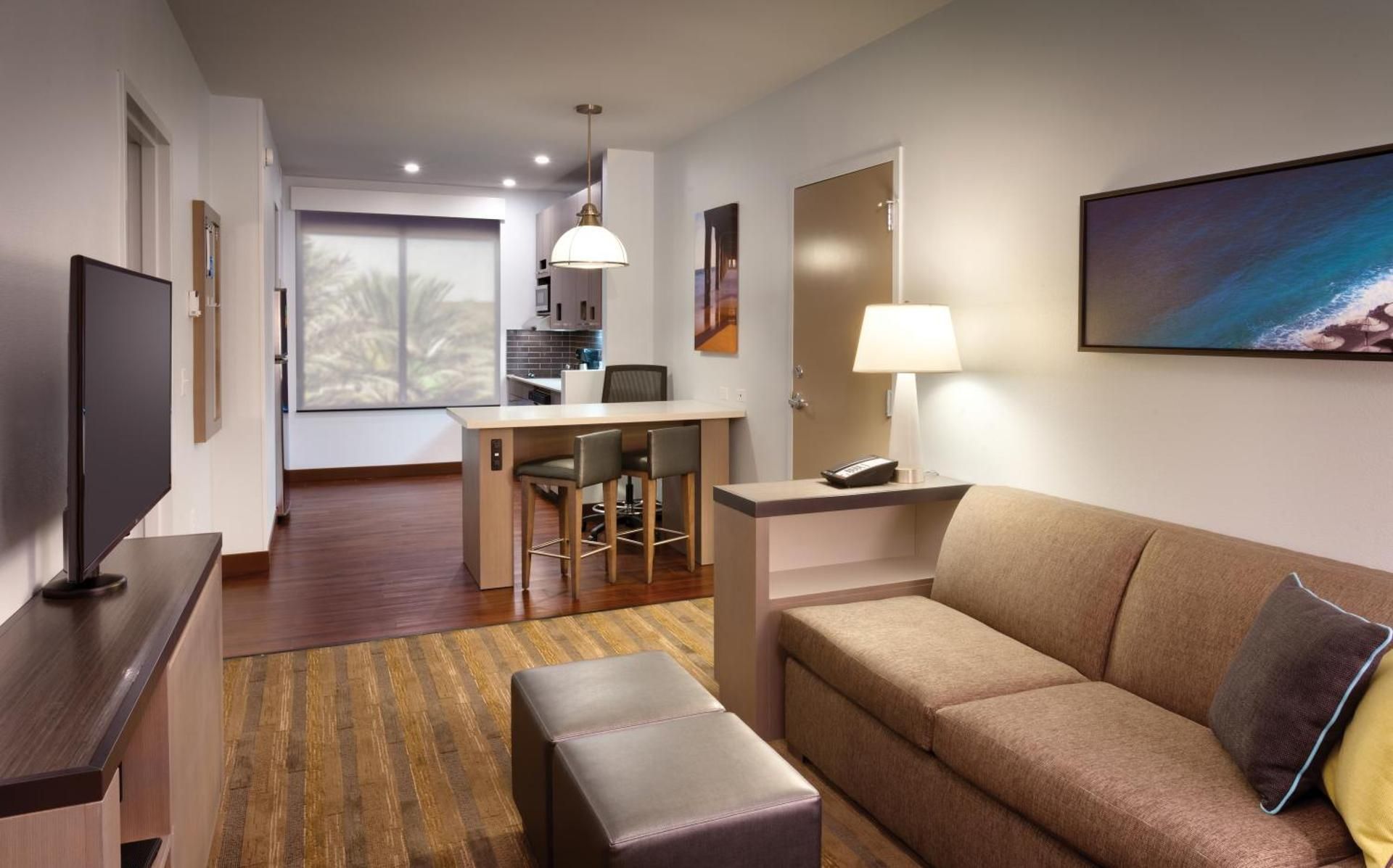 Accessible One Bedroom Kitchen Suitetub Two Queen Beds (plus Sofa Bed)