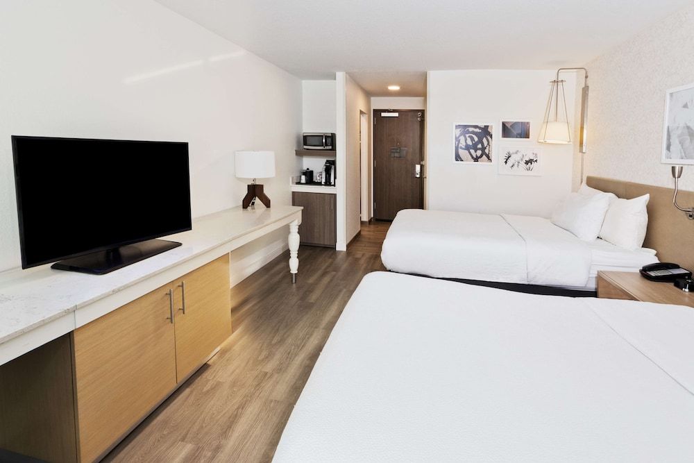 Room, 2 Queen Beds, Microwave