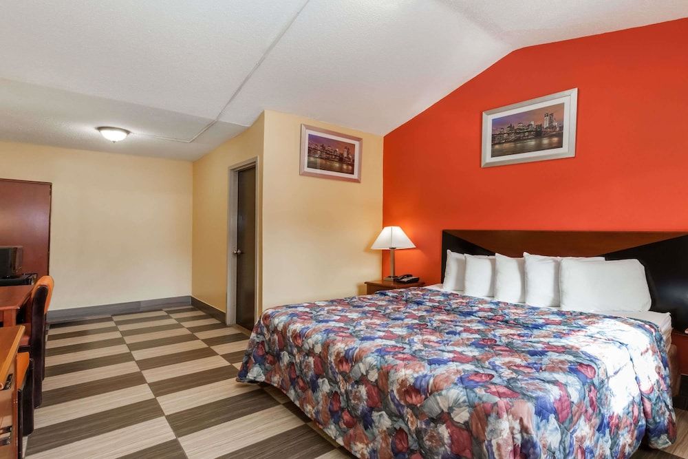 undefined Travelodge by Wyndham Jersey City 2