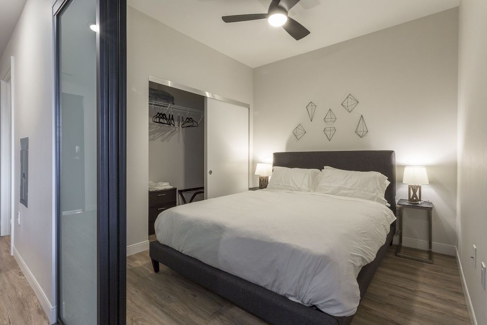 Premium Condo, 1 Bedroom, Kitchen, City View