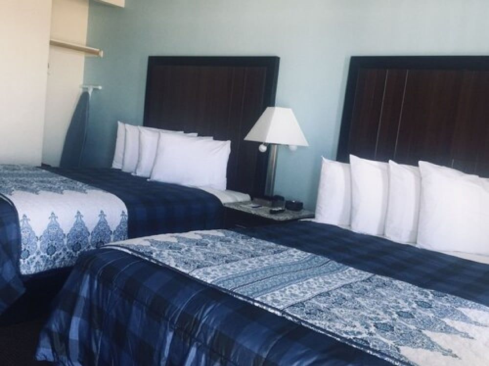Dolphin Cove Motel Standard Room, 2 Queen Beds