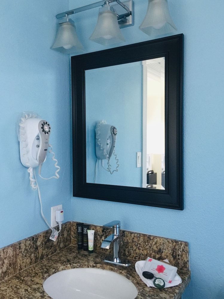 Dolphin Cove Motel Standard Room, 1 Queen Bed 12