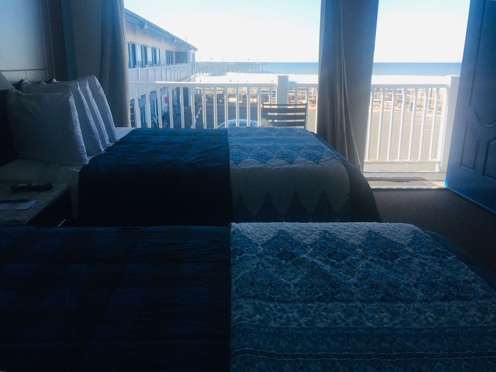 Dolphin Cove Motel Standard Room, 2 Queen Beds 4