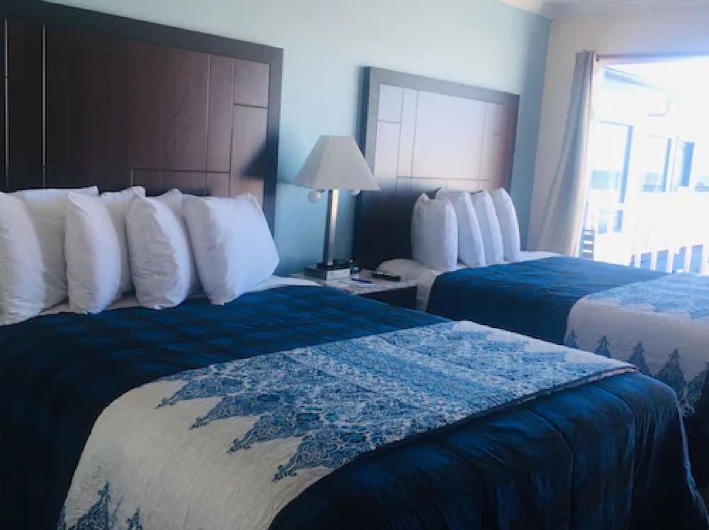 Dolphin Cove Motel Standard Room, 2 Queen Beds 2