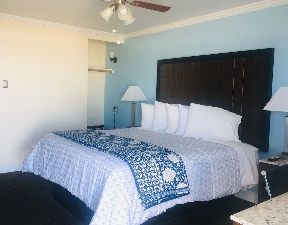 Standard Room, 1 King Bed