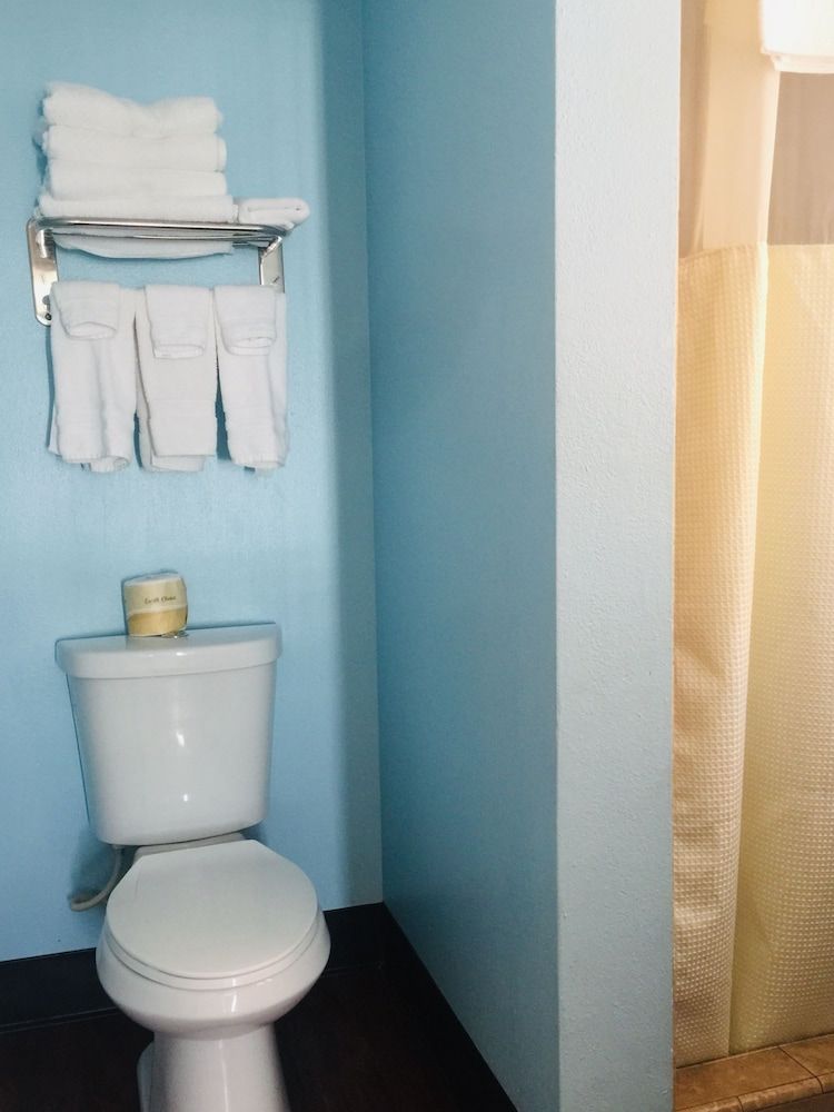 Dolphin Cove Motel Standard Room, 1 Queen Bed 8