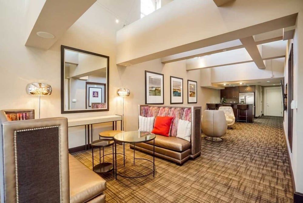 undefined Global Luxury Suites at The White House 6