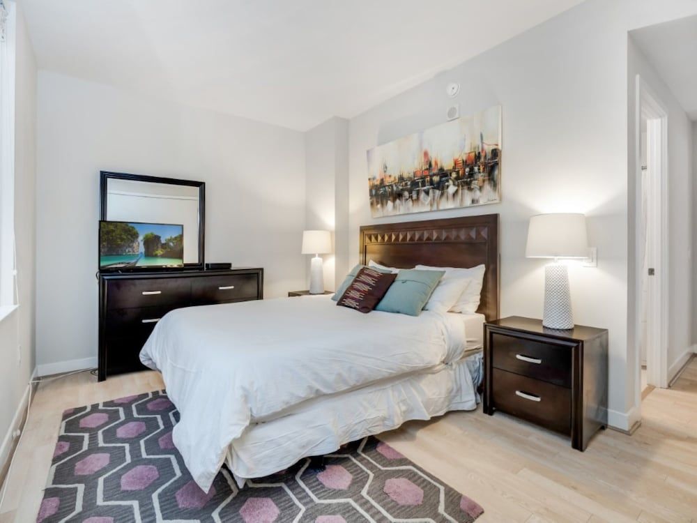 undefined Global Luxury Suites at The White House 9