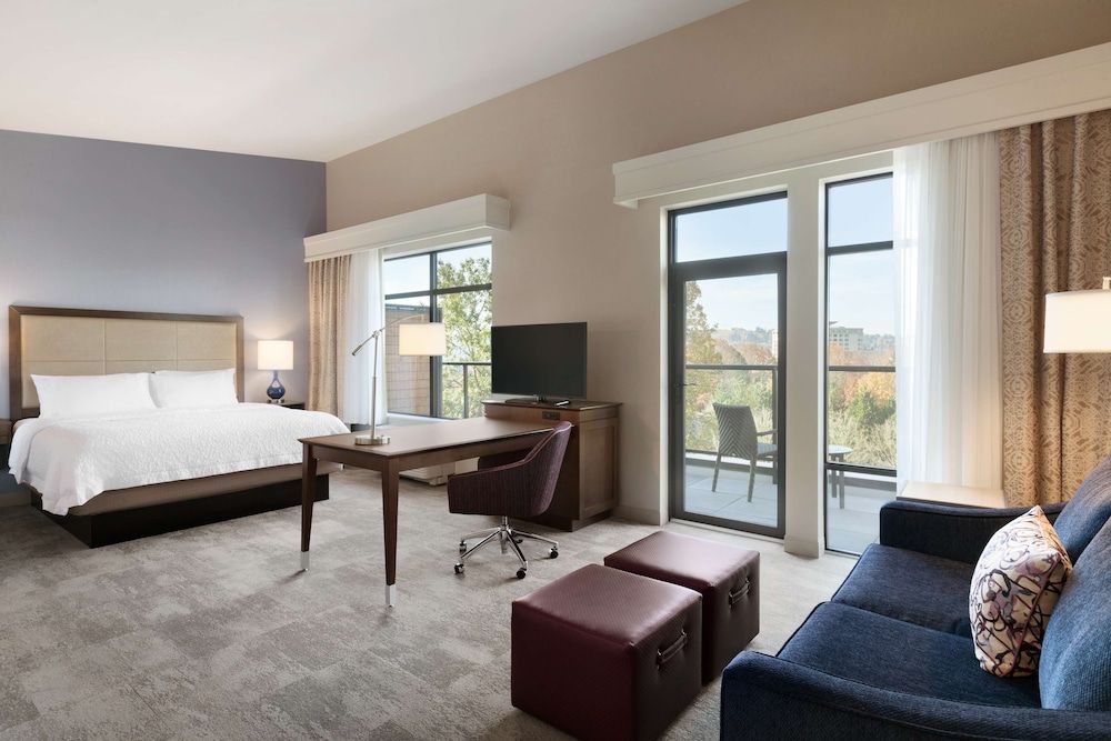 Studio Suite, 1 King Bed with Sofa bed, Balcony
