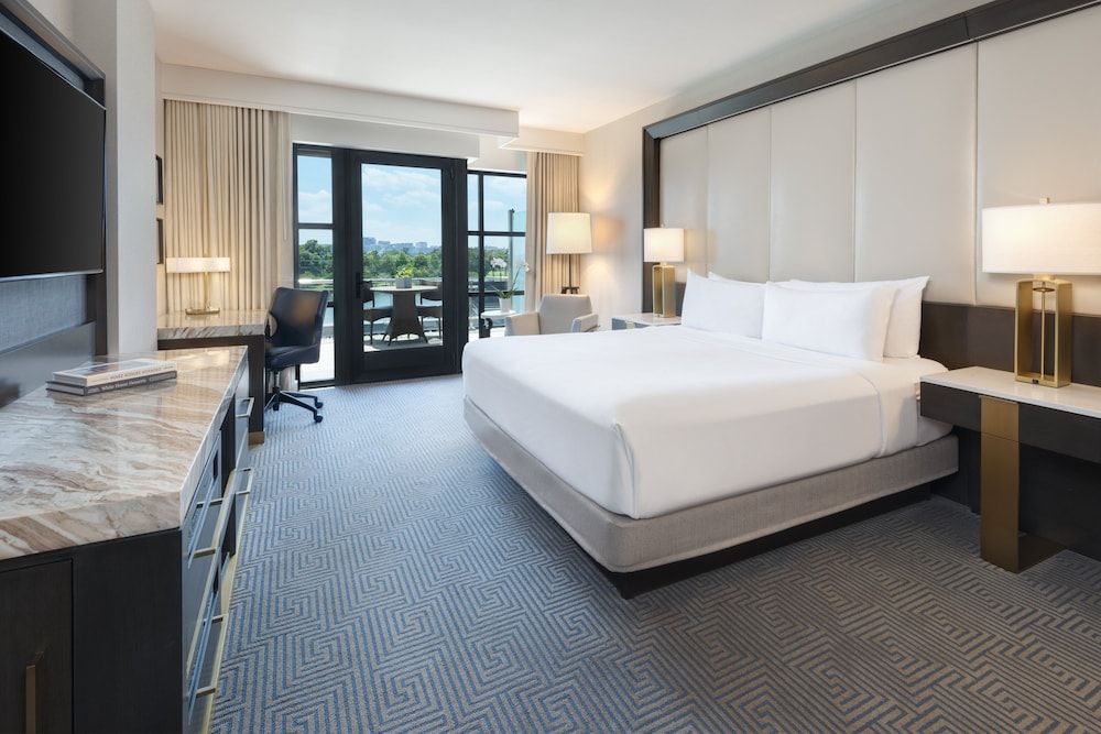 Premium Room, 1 King Bed, Balcony, River View