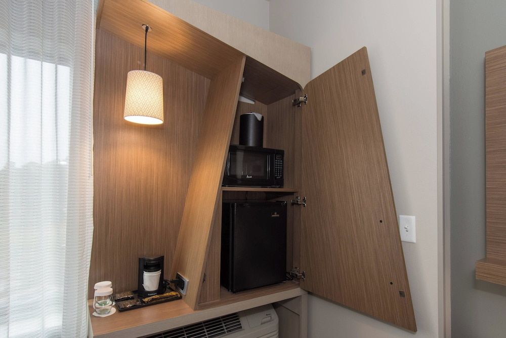 Room, 2 Queen Beds (Mobility/Hearing Accessible, Tub)