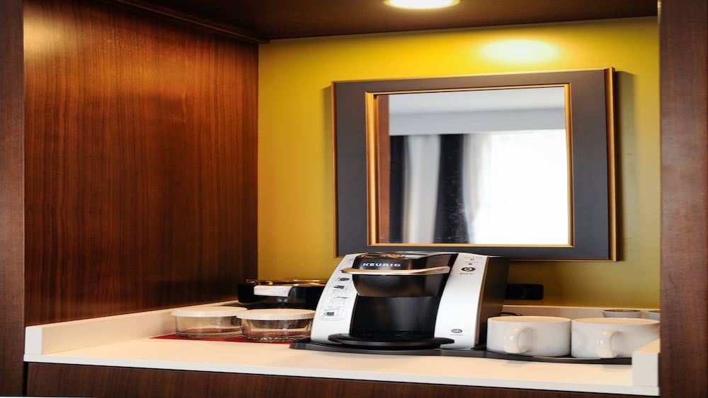 Standard Room, 1 King Bed, Accessible (Communications)