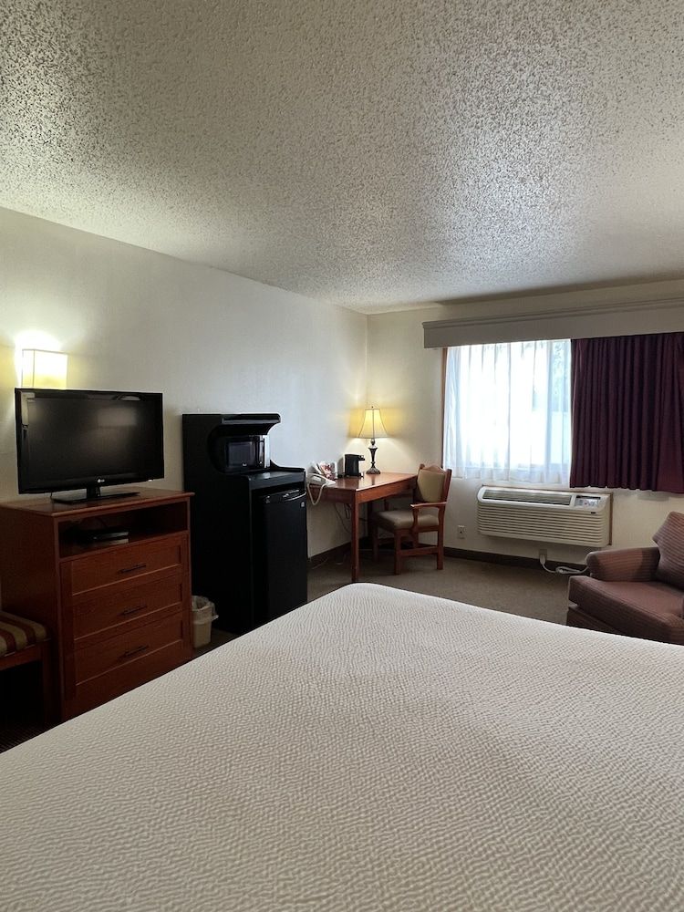 Serena Inn & Suites - Sundance Room 2