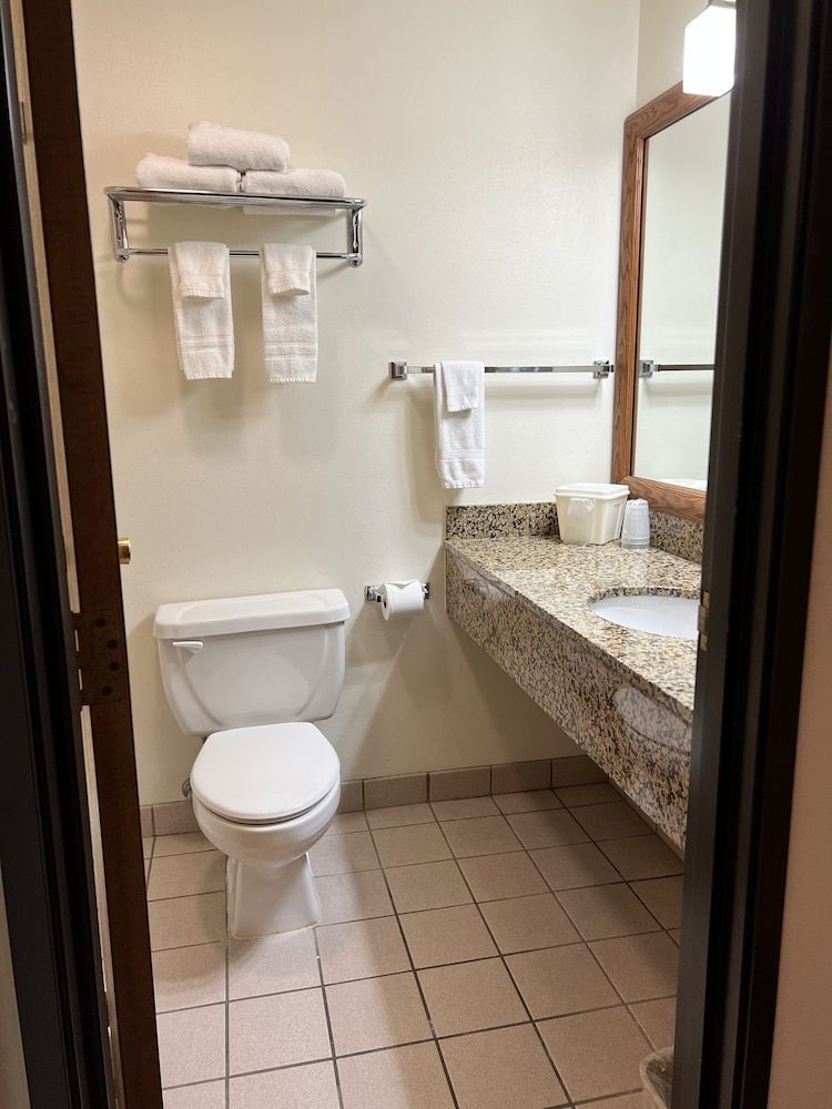 Serena Inn & Suites - Sundance Room, 2 Queen Beds 5