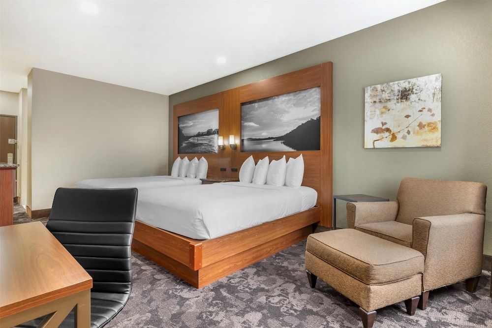 Best Western Plus Yukon Standard Room, 2 Queen Beds, Smoking, Refrigerator & Microwave