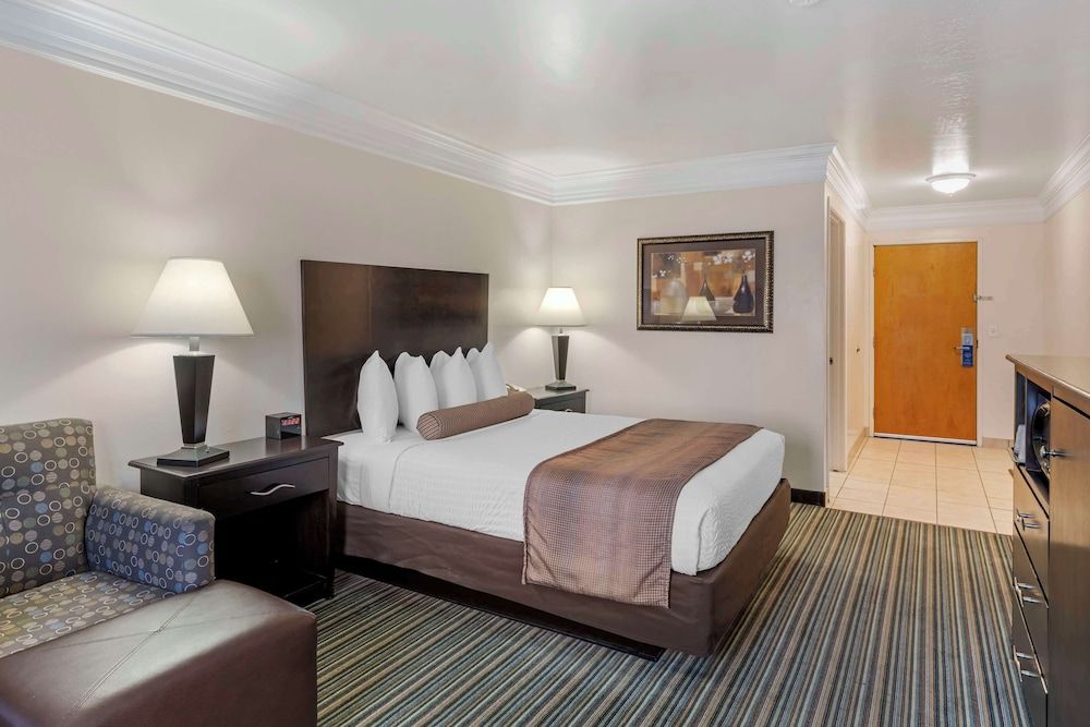 Best Western Liberty Inn Standard Room, 1 Queen Bed, Accessible, Non Smoking 3