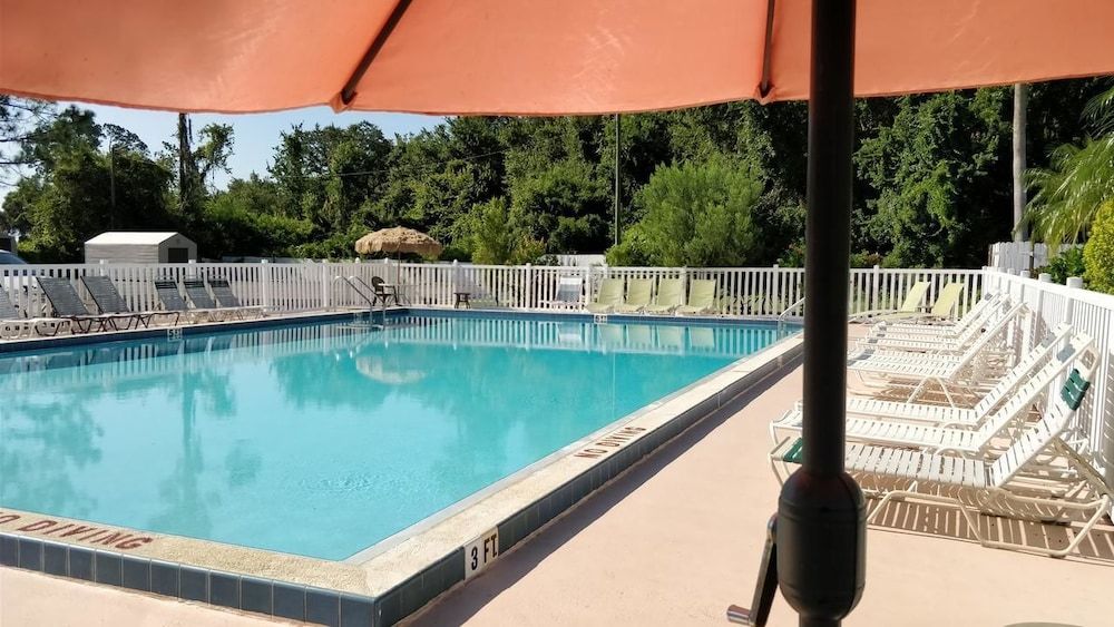 undefined Sun Inn & Suites 3