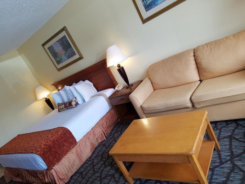 undefined Sun Inn & Suites 10