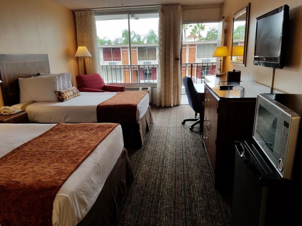 undefined Sun Inn & Suites 6