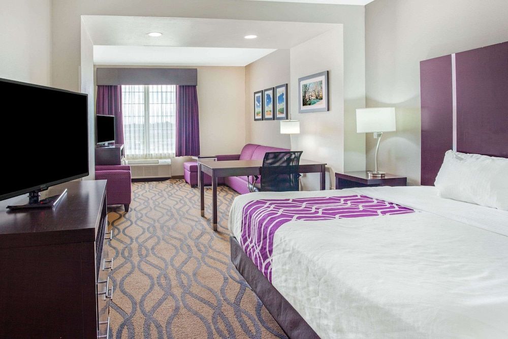 Deluxe Room, 1 King Bed, Accessible, Non Smoking (Mobility Accessible)