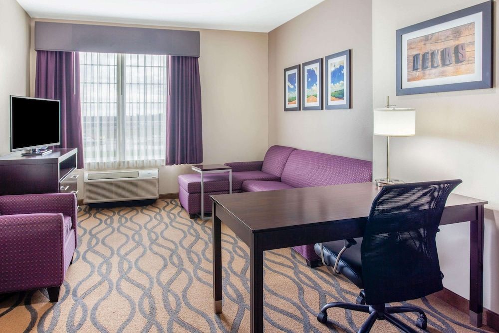 Deluxe Room, 1 King Bed, Accessible, Non Smoking (Mobility Accessible)