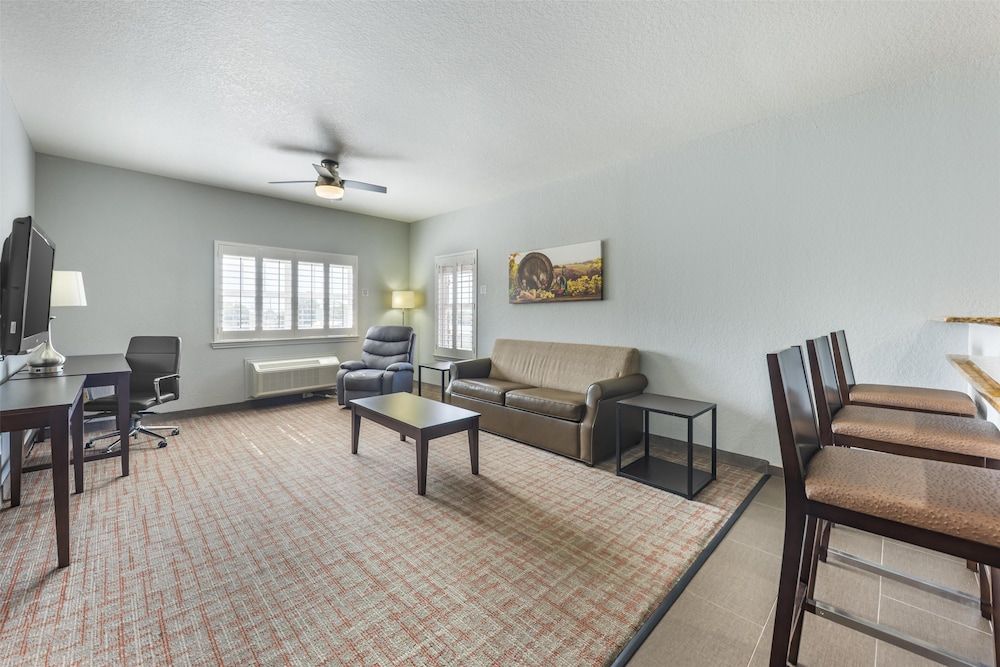 Best Western Plus Fredericksburg Suite, 1 King Bed, Non Smoking, Kitchen (with Sofabed) 4