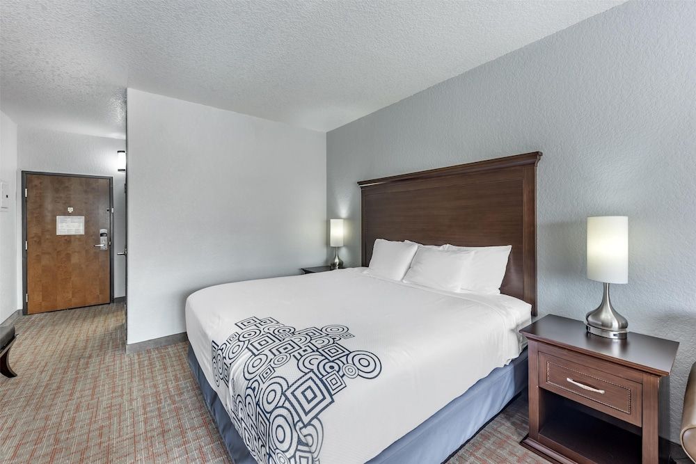 Best Western Plus Fredericksburg Standard Room, 1 King Bed, Non Smoking, Refrigerator & Microwave