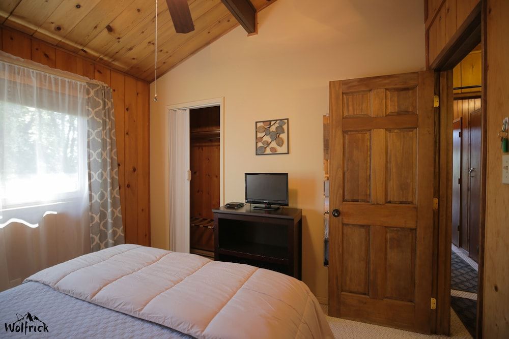 Quadruple Room, 2 Bedrooms, Ensuite (Alaskan Suite)