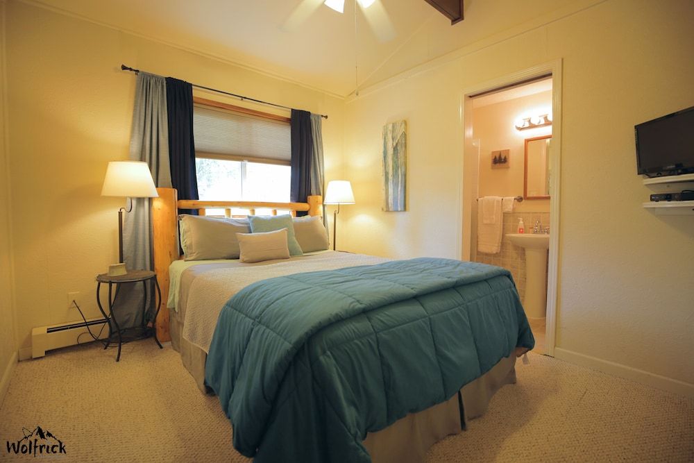 Jewel Lake Bed and Breakfast Double Room, Ensuite (Denali) 2