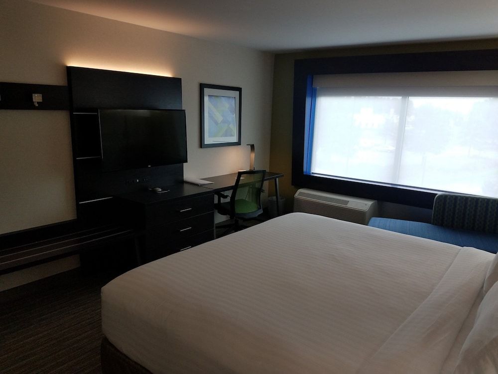 Standard Room, 1 King Bed, Microwave (Mini Fridge)