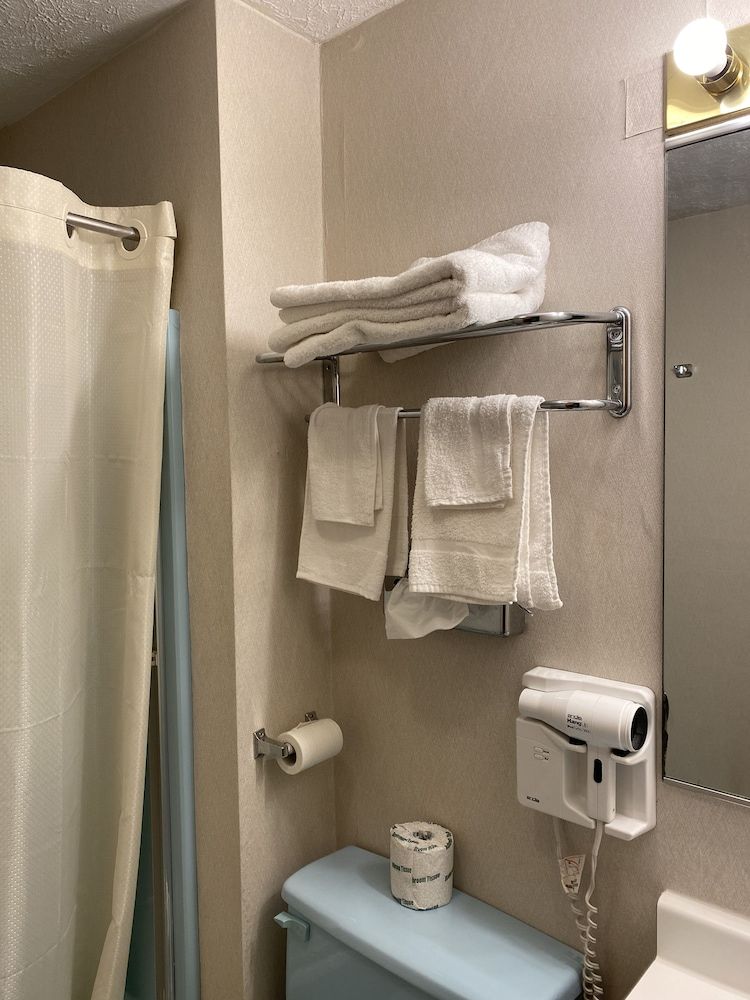 Economy Lodge Deluxe Room, 1 King Bed 20