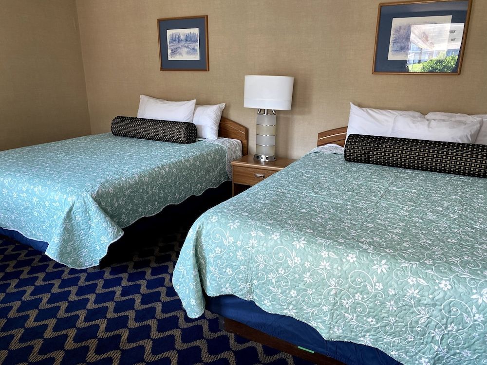 Economy Lodge Deluxe Room, 2 Double Beds 8