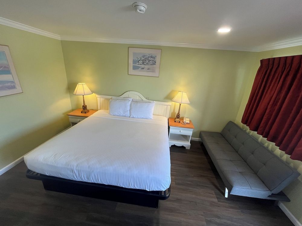 American Inn Grover Beach King Room with Futon non smoking