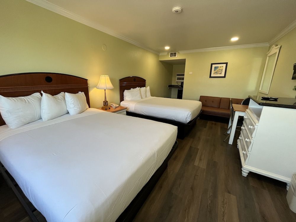 American Inn Grover Beach Deluxe Room 2 Queen beds with Futon non smoking