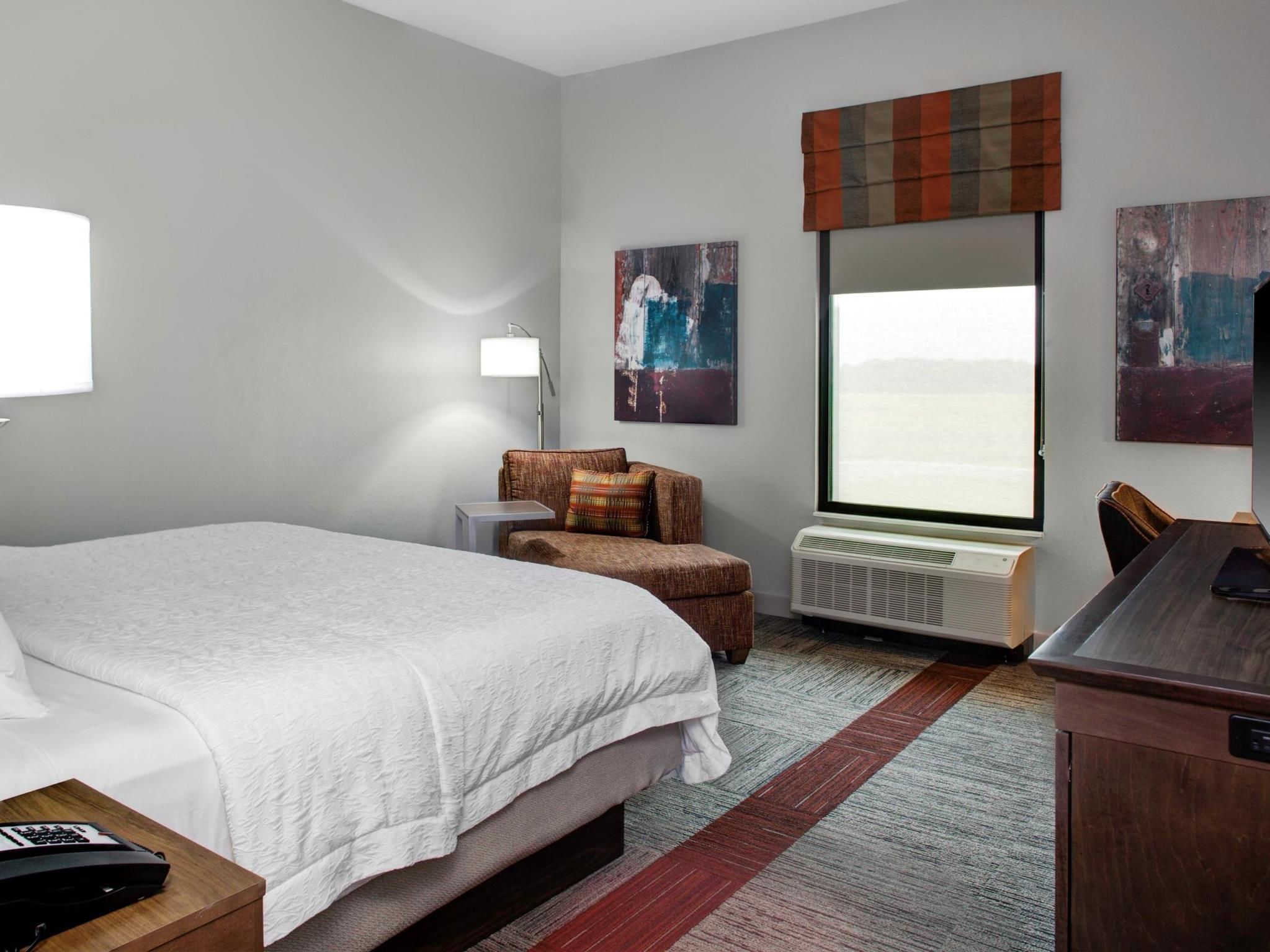 1 KING MOBILITY/HEARING ACCESS W/TUB NONSMOK