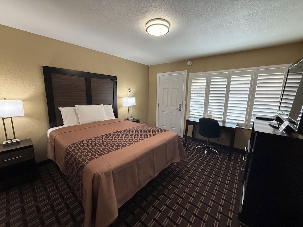 Tahoe Sands Inn Superior Queen Room 3