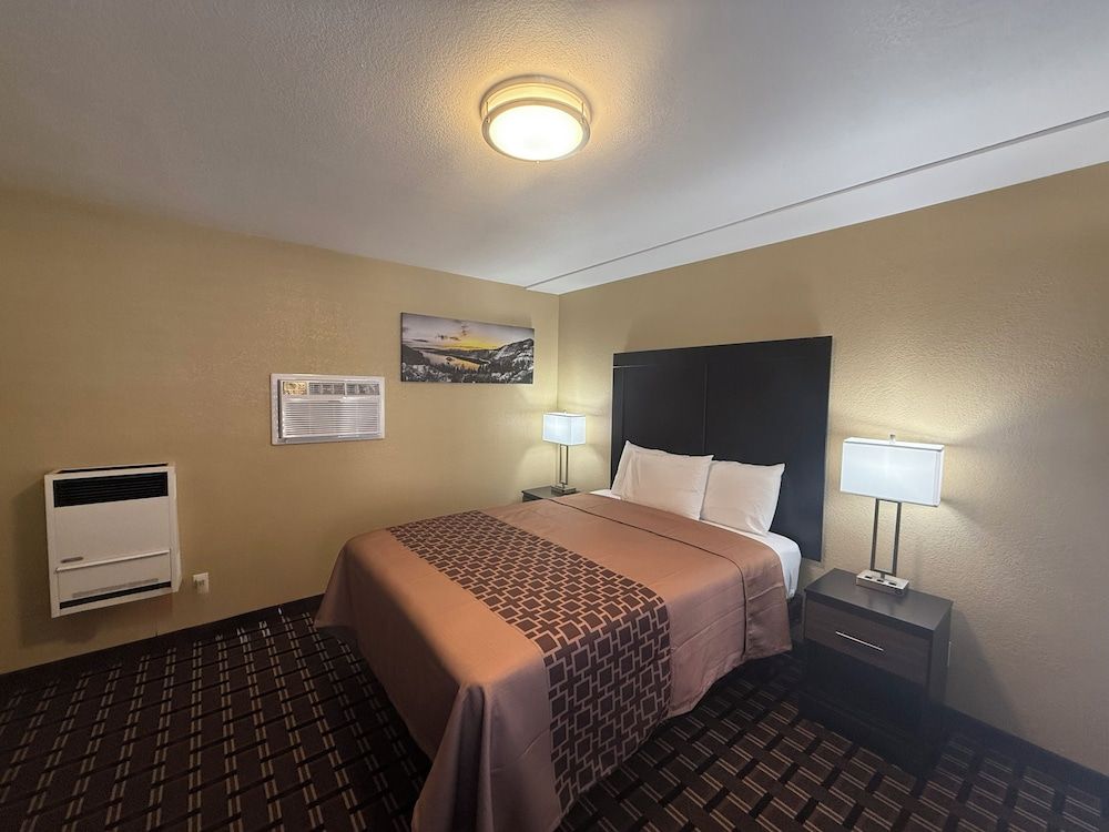 Tahoe Sands Inn Superior Queen Room 4