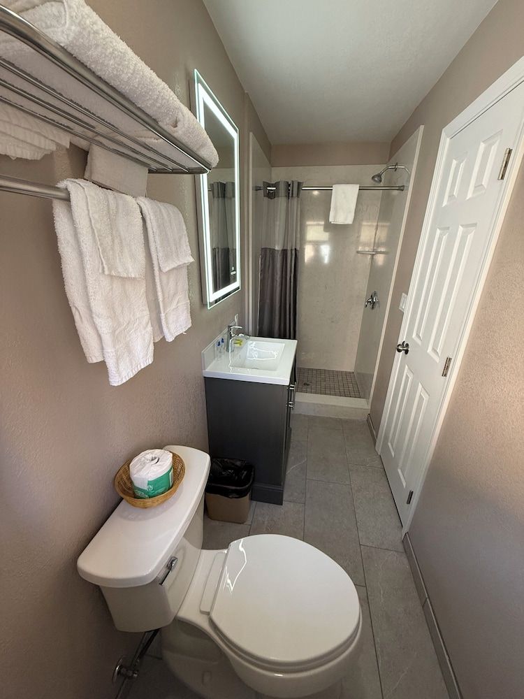 Tahoe Sands Inn Superior Queen Room 5