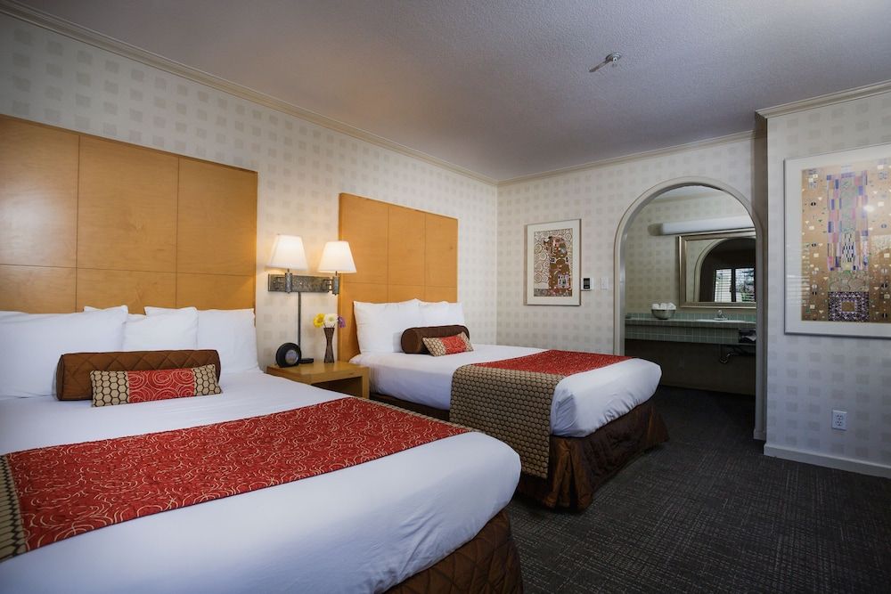 Menlo Park Inn Deluxe Room, 2 Double Beds 2